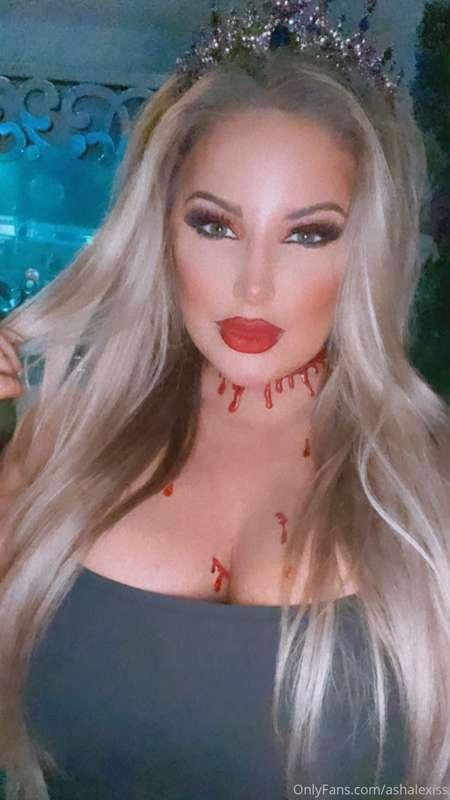 Halloweeen content coming soon! I just got a bunch of costum..