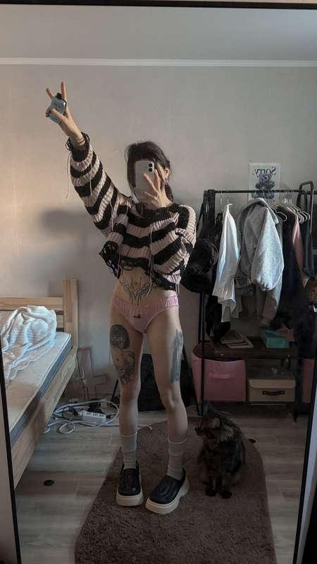 Morning

#fyp #alt #tattoos #teengirl #nerd #emo #smalltits #cozy #egirl #panties