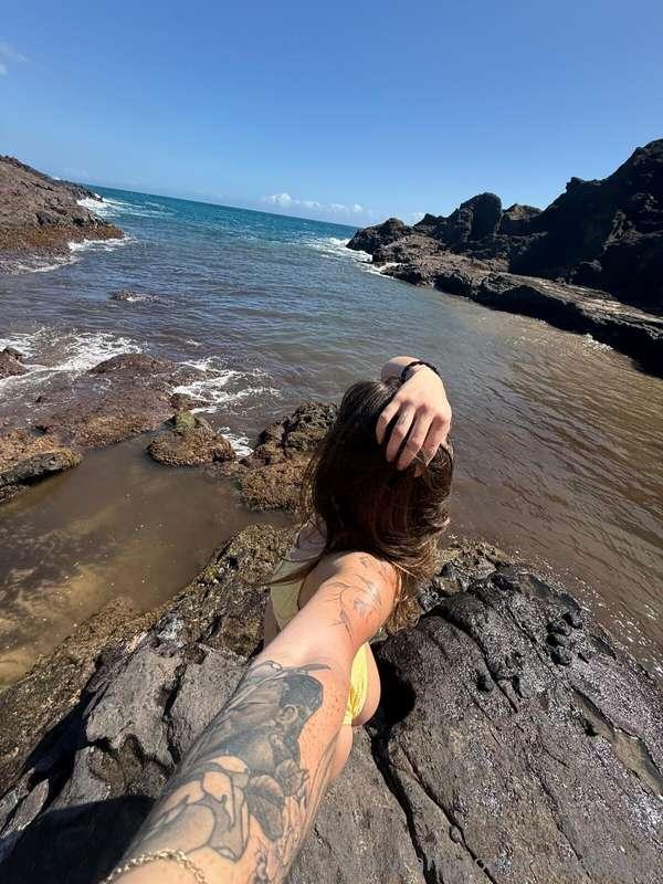 Hawaii looks good on me 🌺🌊🦀