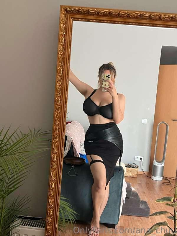 New skirt, feeling so sexy😍 Would you take me out on a date ..