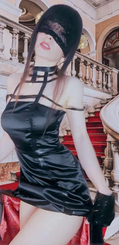Yor's 2nd job... 🖤
