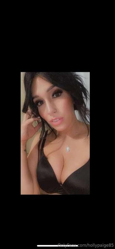 Finally time for a shower & relaxing 🖤