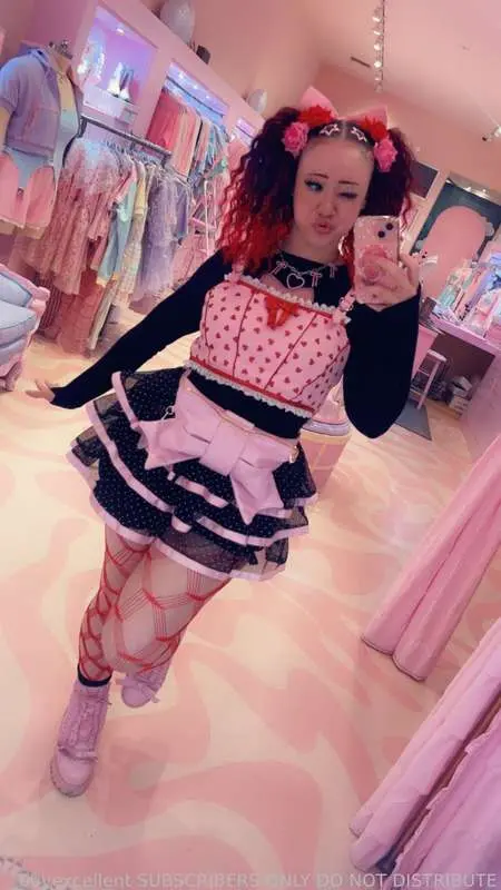 Work selfies 💕🖤❤️
(SFW)