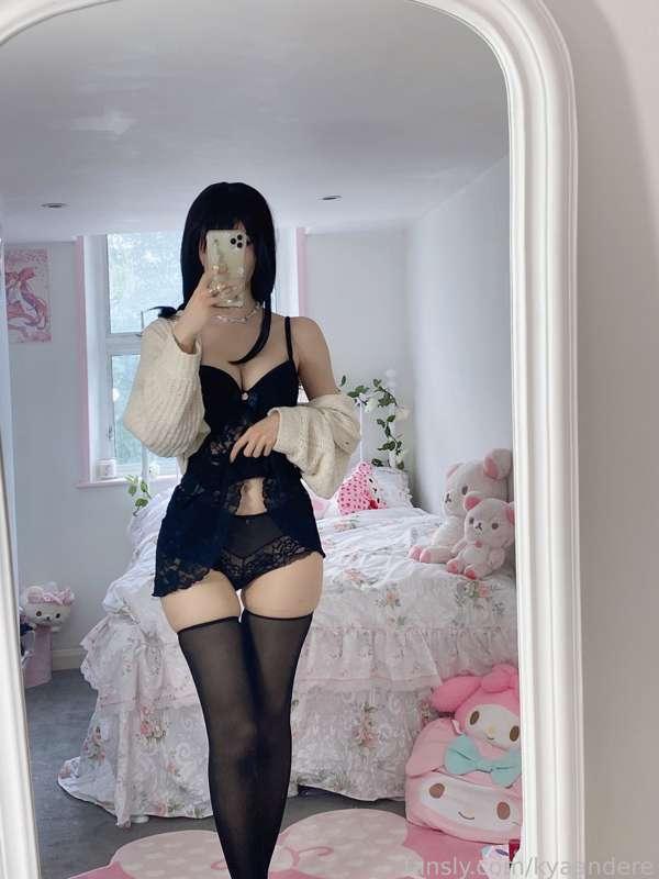 oh hi&lt;3 gonna respond to msgs all day tomorrow, sorry i havent been, girlies been kinda socially exhausted i needed to replenish my energy &gt;__