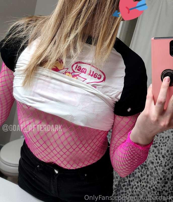 White shirt or black shirt? 🤔