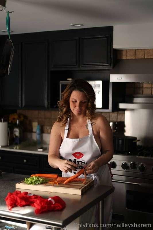 cooking up somethingg extraa spicy! hope you can handle the ..