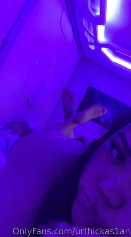 Wank off to my pretty toes and soles 🫶🏽👣