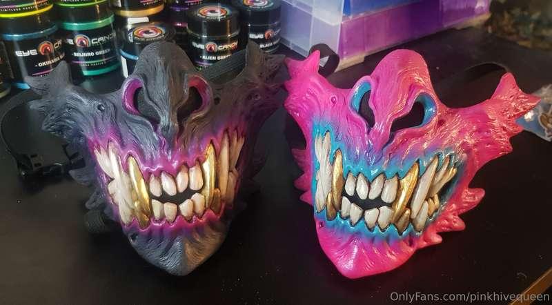 My 2 personalities ~ 🖤💖🖤💖🖤  Who wants to see me wearing the ..