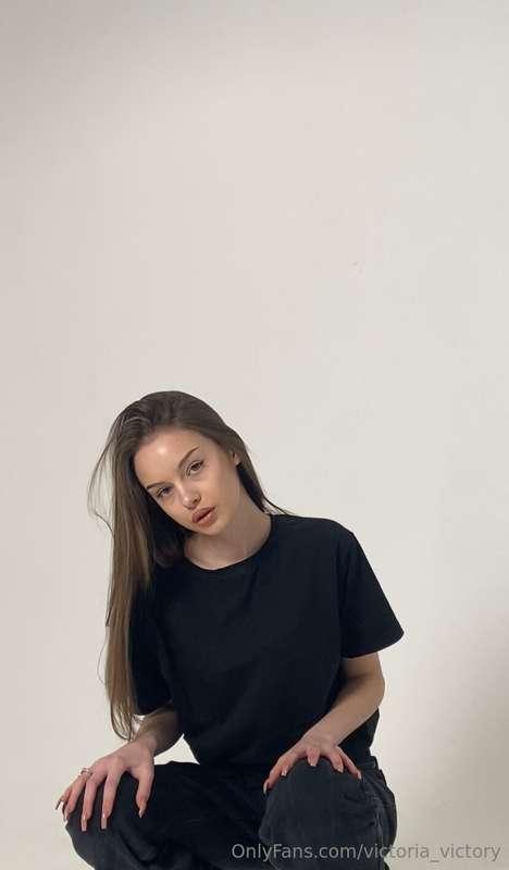 When in doubt, go back to basics 🖤 #classic