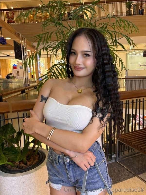 I'm a good girl whose favorite thing is bad😈