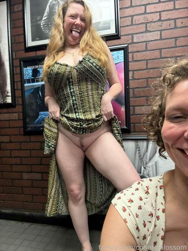 Being slutty in the bathroom with the sexy @AnnaLally 