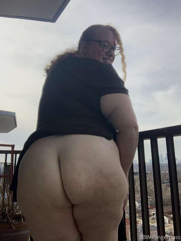 It’s nice to be able to enjoy the booty-ful weather outside ..