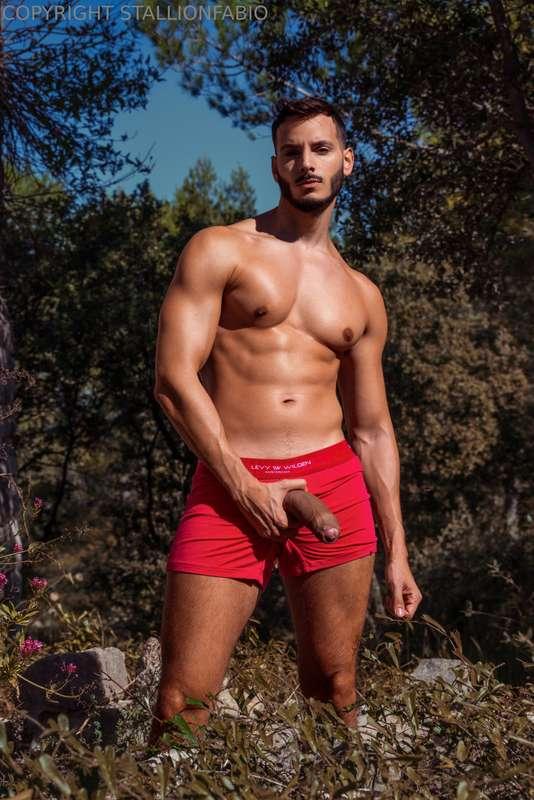 It’s time to share with you my uncensored pictures from my l..