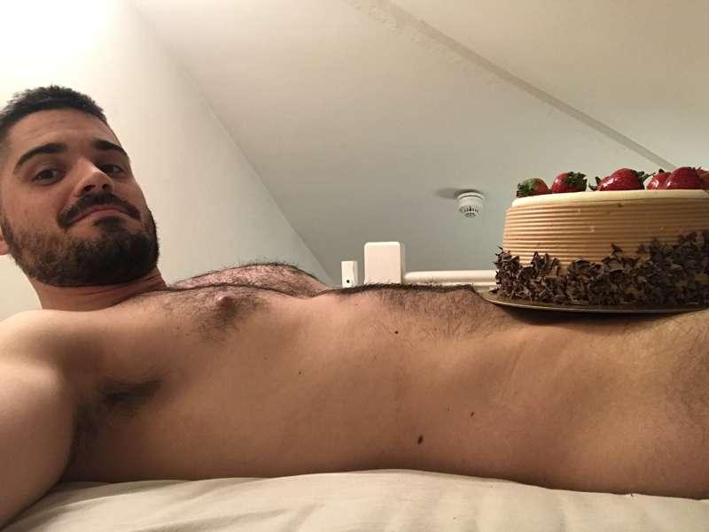 Happy birthday to me! Who wants a piece of cake? Hahaha tips..