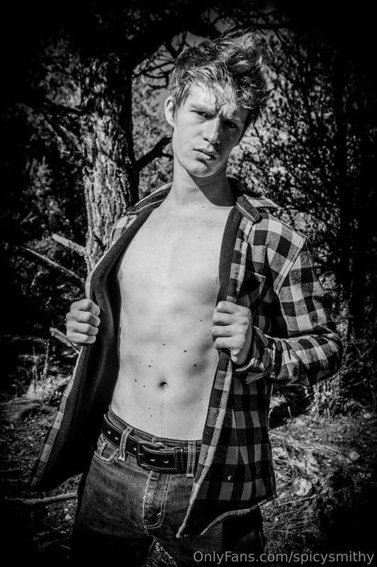 Been kinda obsessed with black and white pics lately. Do you..