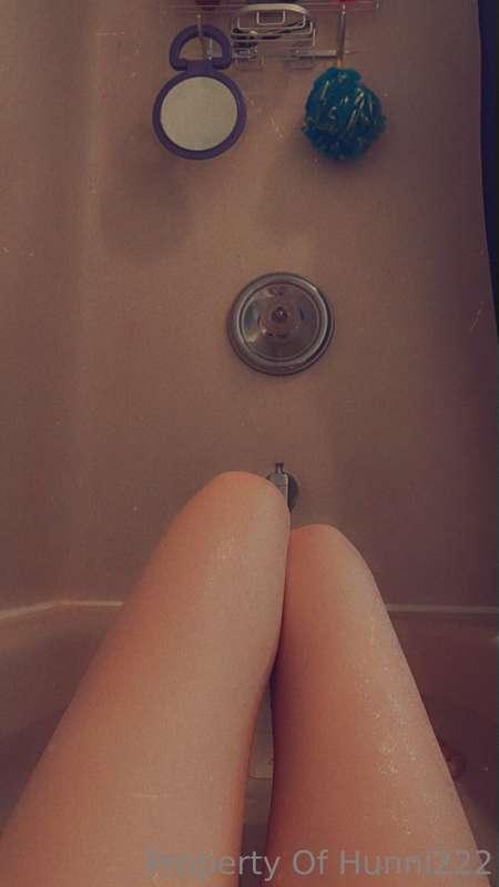 Bath times are so great💦😈