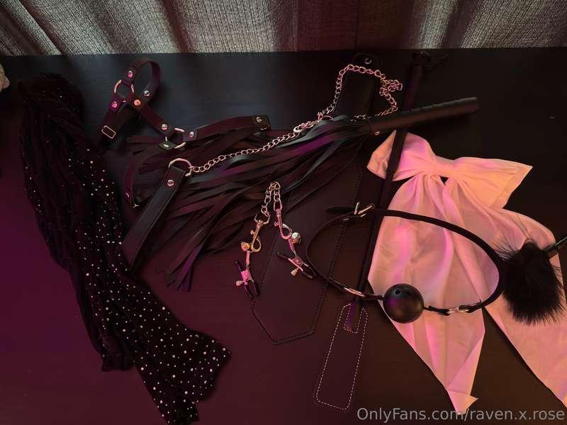 Which do you want to see in the next photo set? 😈 vote and c..