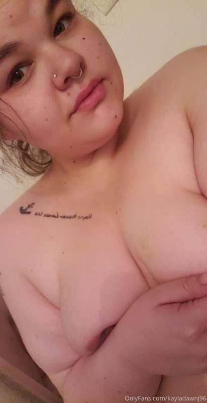 Good morning sir 😍
I just woke up, natural faced. Ready for ..