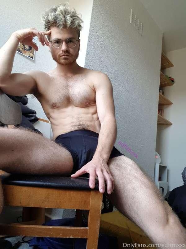 I'm gonna sit here and chill while you make me feel good😇
