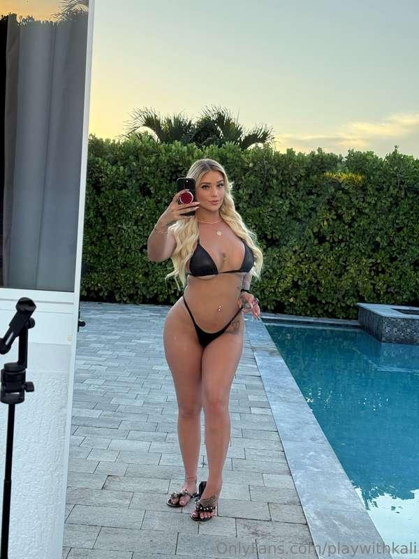 slide your tongue all over my body😈