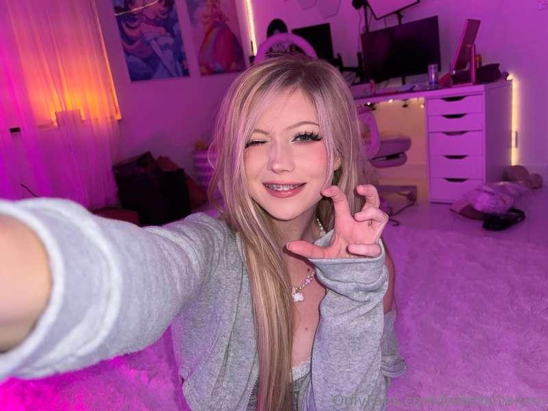 Who’s ready for some after dark fun? 🌙💋