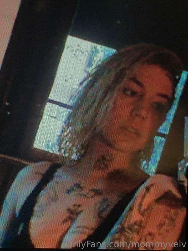 i’m just a message away for iphone selfies :)