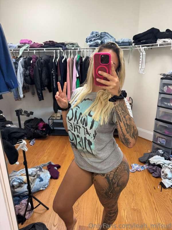 Can’t decide what to wear… wanna help me pick? Slide into my..