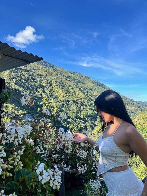 Can you imagine fucking me with this view? 💚🍃