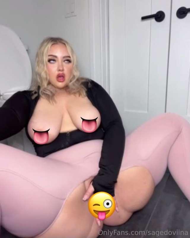 FINGER PUSSY PLAY 🐱Let me play my pussy for you daddy 👅 watc..