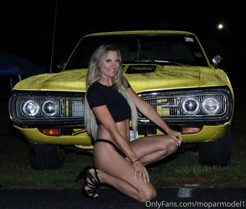 A Dodge Superbee and a Super Ass!
Front-end Friday 🐝