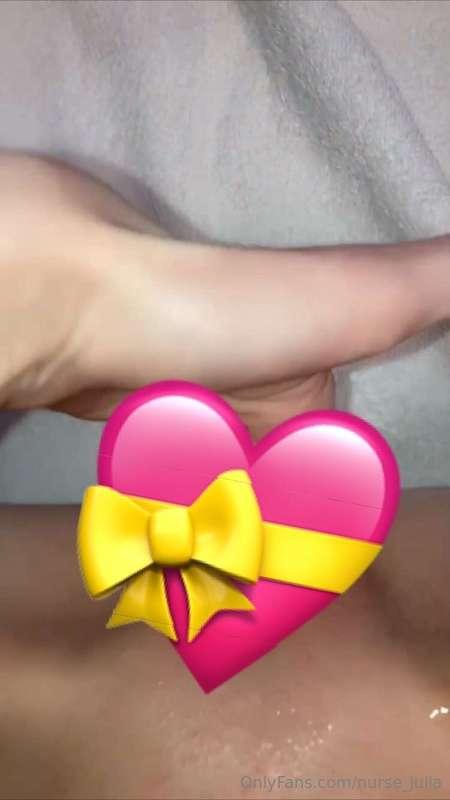 Come see how wet I get fingering and stretching my tight lit..