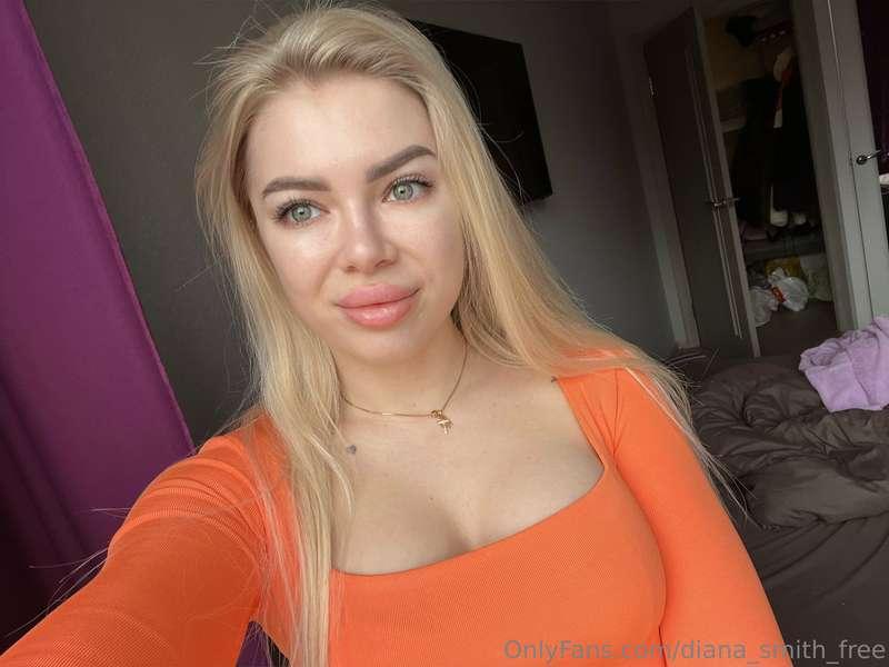 Hi, guys) how u think, this orange color loook good on me?)😉..