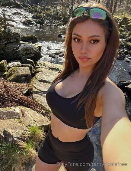 Nature has it's way of making you wet and fresh. 😏💦