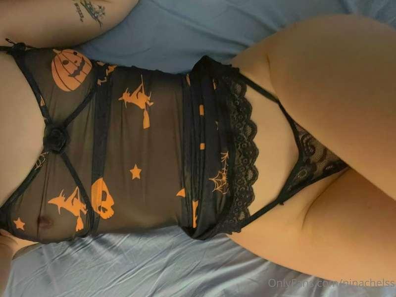 my birthday soon and spooky season after that too! 💛🎃 best t..