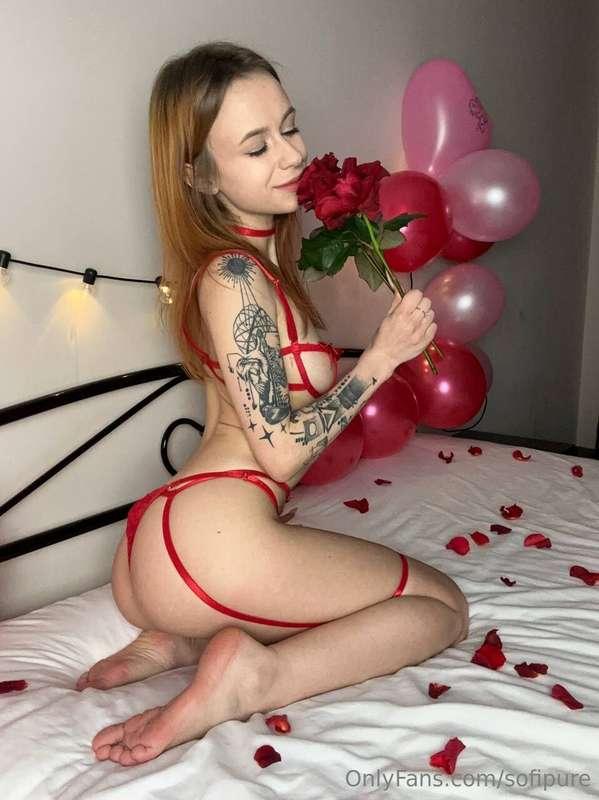 Love me like you love a rose... gently, but deep 😉❤️