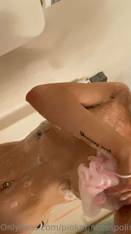 some shower flics 🫧🧼