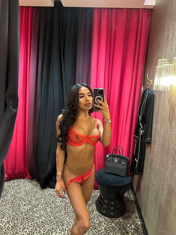 Kinda feeling like making you cum right now! Wanna play?😈💦