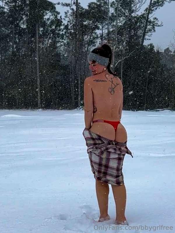 Running around the snow in a thong can be fun 🤩 