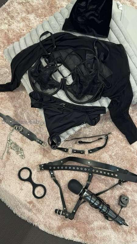 Want to unlock daily NSFW content? Over 4200 videos + photos..