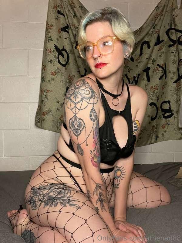 You walk in on me like this.. what's your first move😘