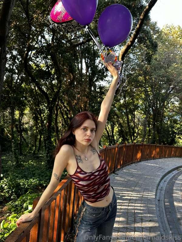 guys it’s my birthdaaaay!! 🎉🎊
I'm definitely glad how my lif..