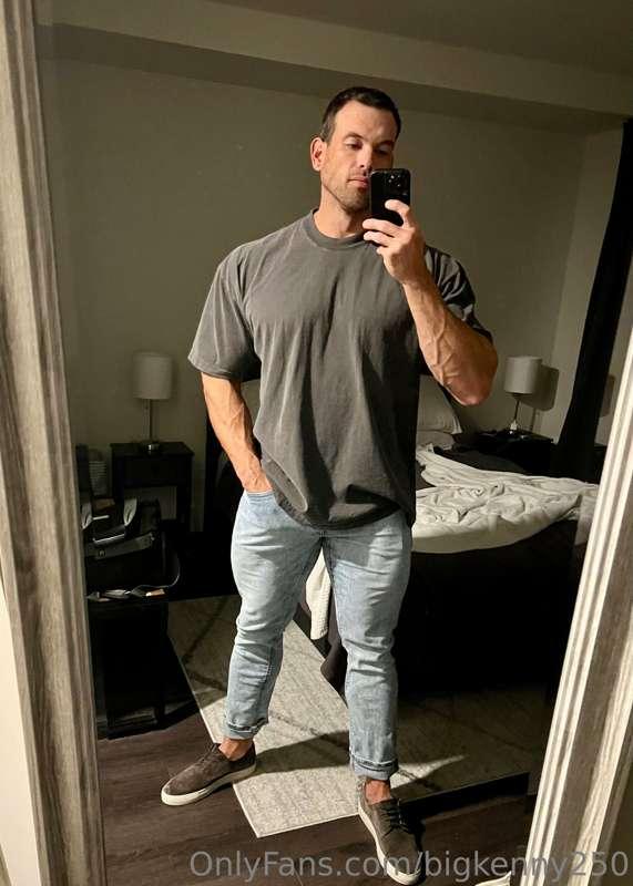 Back from my work trip and it’s date night 🤴🏻🥩