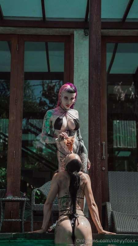 I want her to feed me more than just pizza 😏