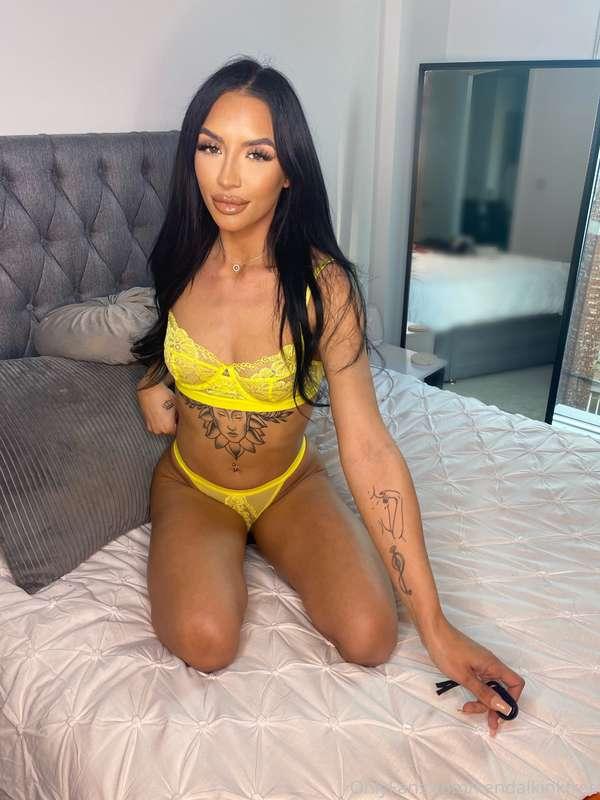 does this yellow set brighten your day? 
😌