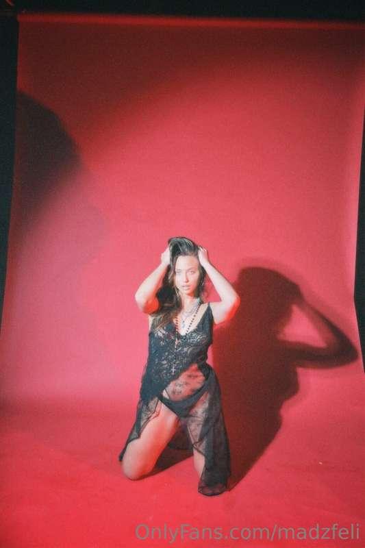 can’t wait for these shoot pix back🖤