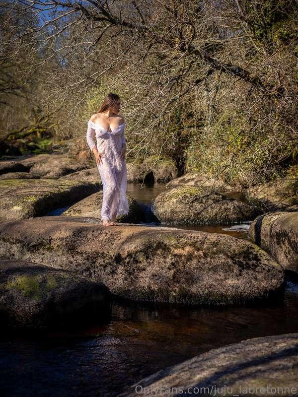 En nuisette blanche au bord de la rivière, ça te plait ? 🤩Ho..
