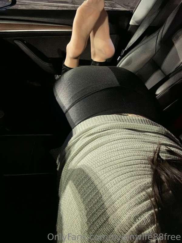 nylonsandfeet image #0