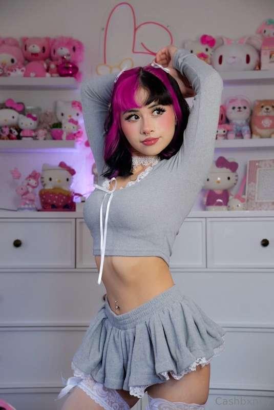 Tits to waist ratio 👀