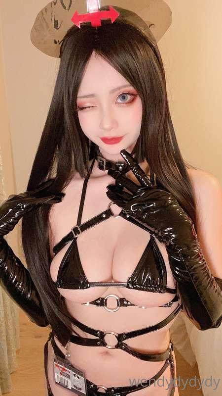 Here comes the evil nurse ~😈😈 邪恶护士来给你打针咯～😈😈