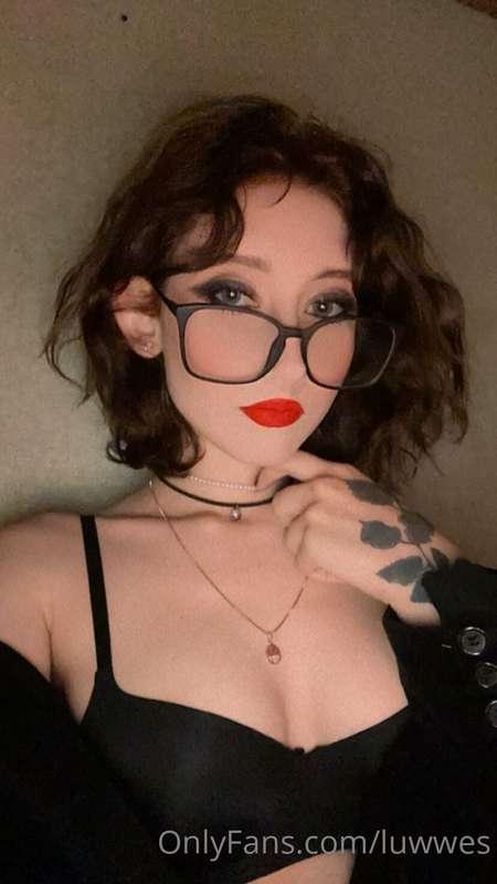 Hi, bunnies! What do you think of this look of mine?) 🐸